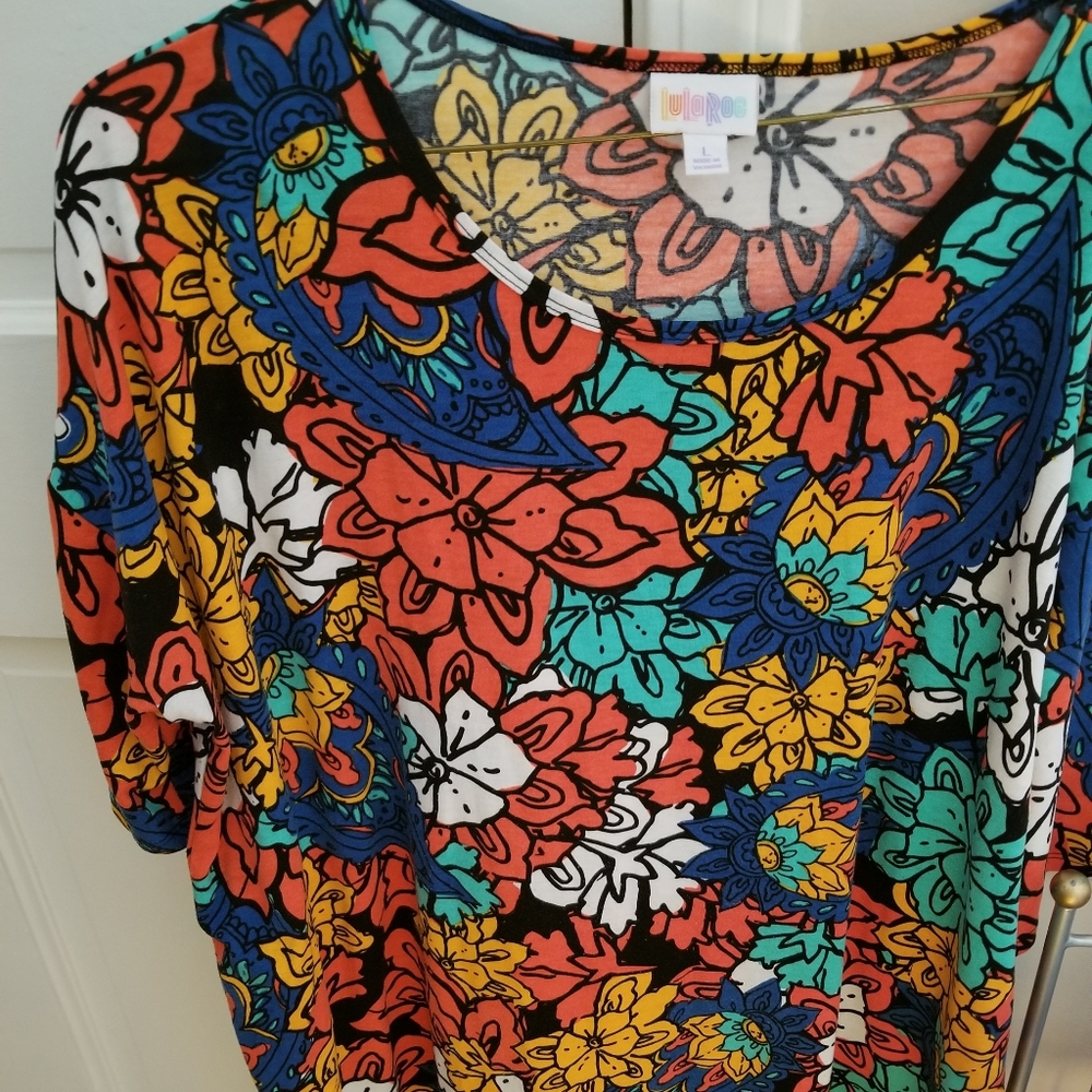 Lularoe  Irma Top